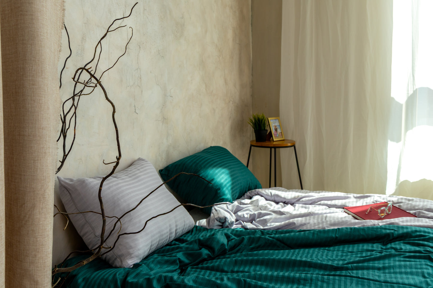 Weighted Blanket with Satin Cover — Premium